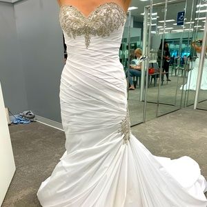 Brand new wedding dress!